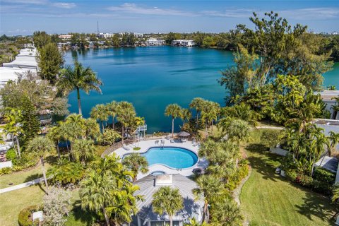 Touwnhouse à vendre à Miami, Floride: 2 chambres, 170.66 m2 № 2029501 - photo 3