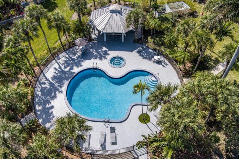 Touwnhouse à vendre à Miami, Floride: 2 chambres, 170.66 m2 № 2029501 - photo 2