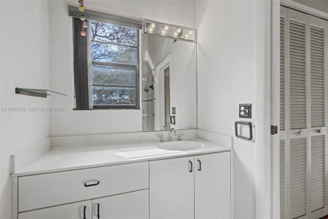 Touwnhouse à vendre à Miami, Floride: 2 chambres, 170.66 m2 № 2029501 - photo 19