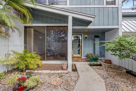 Adosado en Miami, Florida 2 dormitorios, 170.66 m2 № 2029501