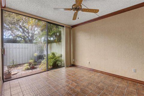 Touwnhouse à vendre à Miami, Floride: 2 chambres, 170.66 m2 № 2029501 - photo 13