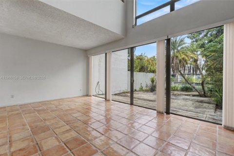 Touwnhouse à vendre à Miami, Floride: 2 chambres, 170.66 m2 № 2029501 - photo 6