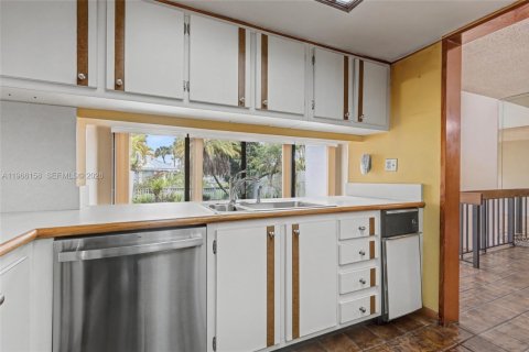 Touwnhouse à vendre à Miami, Floride: 2 chambres, 170.66 m2 № 2029501 - photo 8