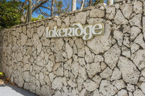 Touwnhouse à vendre à Miami, Floride: 2 chambres, 170.66 m2 № 2029501 - photo 4