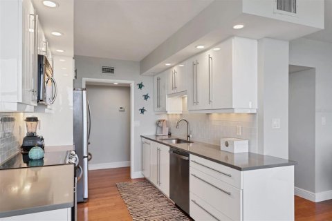 Condo in Longboat Key, Florida, 2 bedrooms  № 1608478 - photo 11