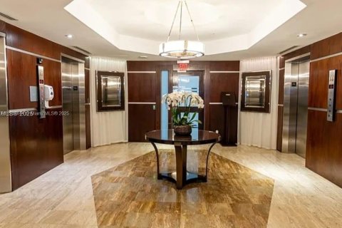 Купить кондоминиум в Майами, Флорида 2 спальни, 124.86м2, № 2018507 - фото 12