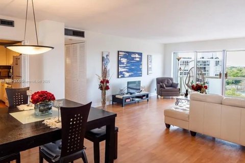 Купить кондоминиум в Майами, Флорида 2 спальни, 124.86м2, № 2018507 - фото 15