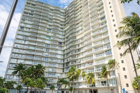 Купить кондоминиум в Майами, Флорида 2 спальни, 124.86м2, № 2018507 - фото 9