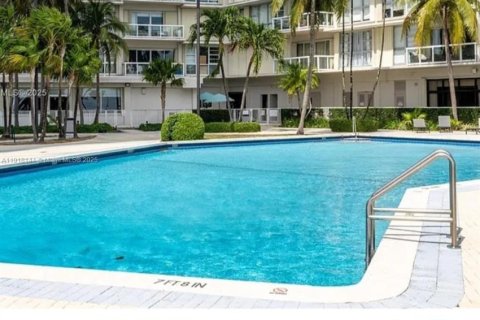 Купить кондоминиум в Майами, Флорида 2 спальни, 124.86м2, № 2018507 - фото 19