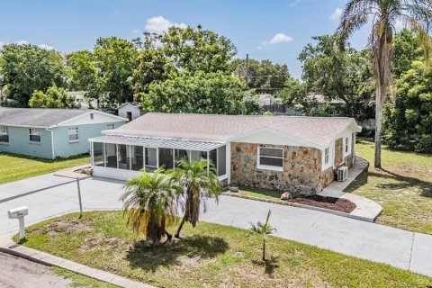 Casa en venta en New Port Richey, Florida, 3 dormitorios, 161.09 m2 № 1883754 - foto 2