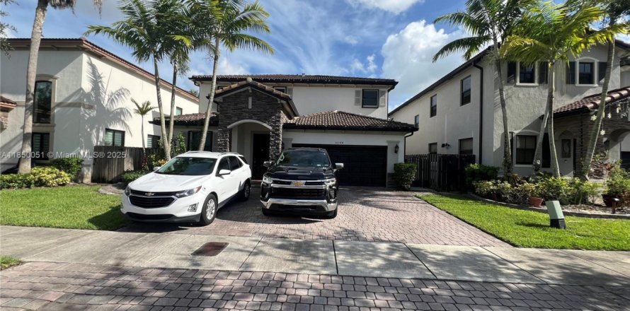 Villa ou maison à Miami, Floride 5 chambres, 238.29 m2 № 1855011