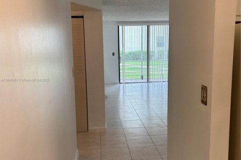 Condominio en venta en North Lauderdale, Florida, 2 dormitorios, 92.9 m2 № 1850715 - foto 4