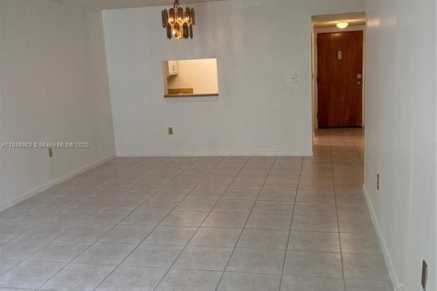 Condominio en venta en North Lauderdale, Florida, 2 dormitorios, 92.9 m2 № 1850715 - foto 2