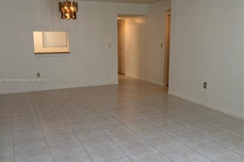 Condominio en venta en North Lauderdale, Florida, 2 dormitorios, 92.9 m2 № 1850715 - foto 3