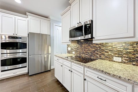 House in Orlando, Florida 5 bedrooms, 377.93 sq.m. № 1802906 - photo 10