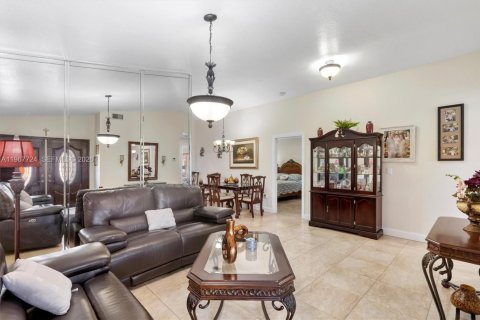 Купить виллу или дом в Хайалиа Гарденс, Флорида 3 спальни, 115.2м2, № 2029905 - фото 9
