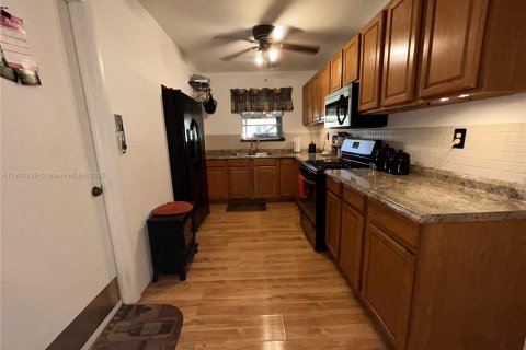 House in Homestead, Florida 3 bedrooms, 134.62 sq.m. № 1964441 - photo 4