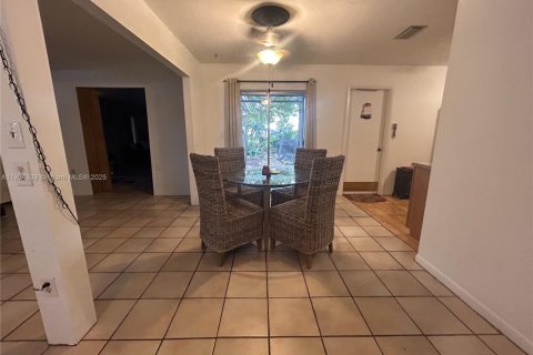 House in Homestead, Florida 3 bedrooms, 134.62 sq.m. № 1964441 - photo 3
