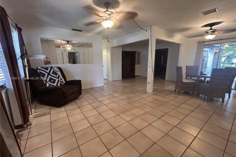 House in Homestead, Florida 3 bedrooms, 134.62 sq.m. № 1964441 - photo 2