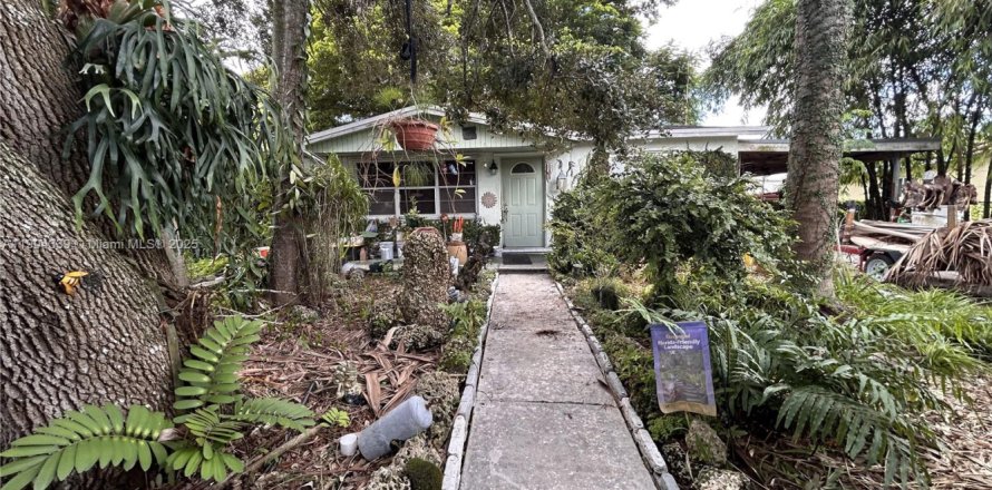 House in Homestead, Florida 3 bedrooms, 134.62 sq.m. № 1964441