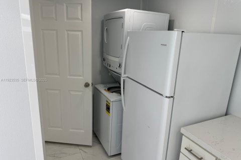 Снять в аренду коммерческую недвижимость в Хомстед, Флорида 1 спальня, 33.44м2, № 1982193 - фото 3