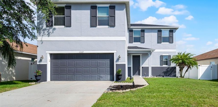 House in Clermont, Florida 3 bedrooms, 234.95 sq.m. № 1844461
