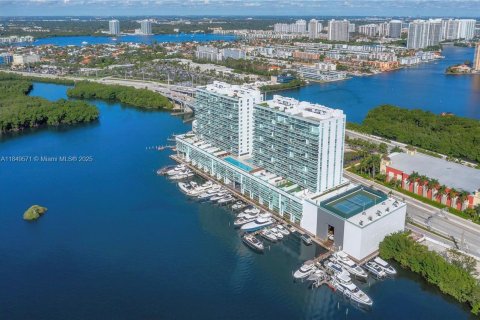 Condo in Sunny Isles Beach, Florida, 3 bedrooms  № 1857005 - photo 23