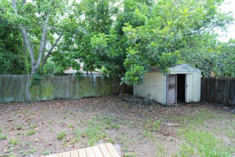 House in Saint Petersburg, Florida 3 bedrooms, 111.85 sq.m. № 2221826 - photo 16