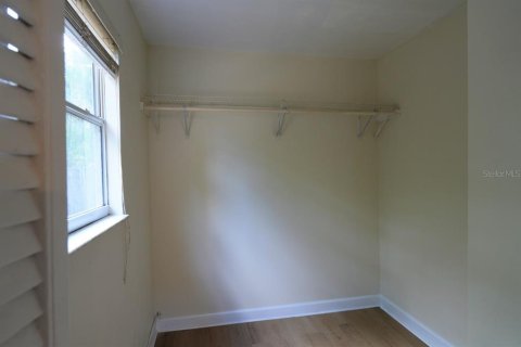 House in Saint Petersburg, Florida 3 bedrooms, 111.85 sq.m. № 2221826 - photo 12