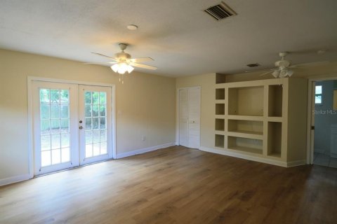 House in Saint Petersburg, Florida 3 bedrooms, 111.85 sq.m. № 2221826 - photo 10