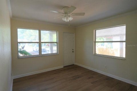 House in Saint Petersburg, Florida 3 bedrooms, 111.85 sq.m. № 2221826 - photo 3