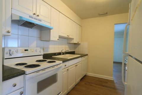 House in Saint Petersburg, Florida 3 bedrooms, 111.85 sq.m. № 2221826 - photo 5