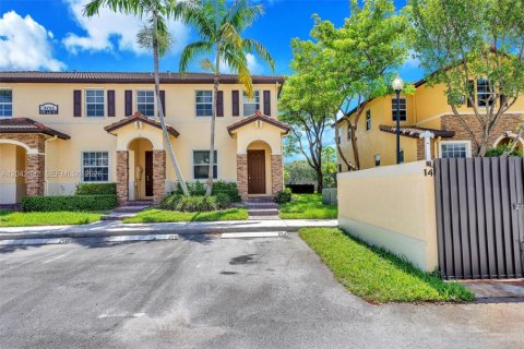 Touwnhouse à louer à Cutler Bay, Floride: 2 chambres, 135.45 m2 № 2178242 - photo 4