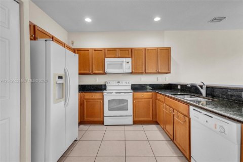 Touwnhouse à louer à Cutler Bay, Floride: 2 chambres, 135.45 m2 № 2178242 - photo 12