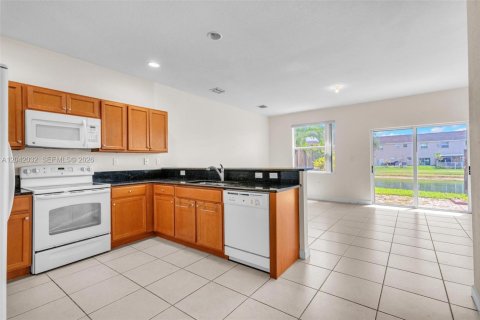 Touwnhouse à louer à Cutler Bay, Floride: 2 chambres, 135.45 m2 № 2178242 - photo 11