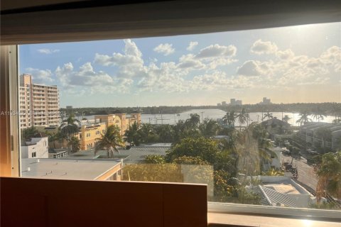 Condo in Hollywood, Florida, 1 bedroom № 2035604 - photo 5