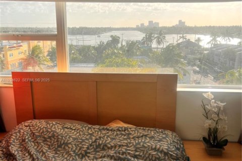 Condo in Hollywood, Florida, 1 bedroom № 2035604 - photo 4