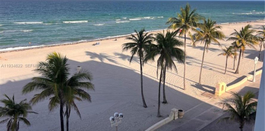 Condo in Hollywood, Florida, 1 bedroom № 2035604
