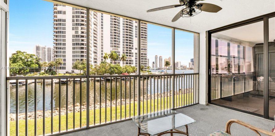 Кондоминиум с 3 спальнями в Авентура, Флорида № 1977521