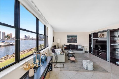 Купить кондоминиум в Авентура, Флорида 3 спальни, 129.69м2, № 1977521 - фото 2