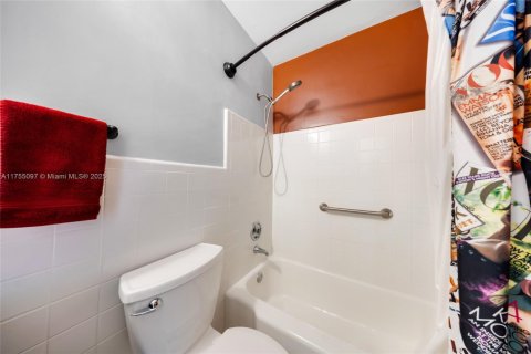 Copropriété à vendre à Hallandale Beach, Floride: 1 chambre, 58.06 m2 № 1860173 - photo 10