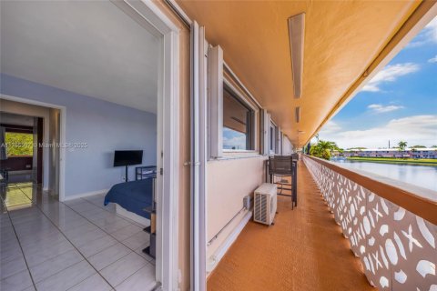 Copropriété à vendre à Hallandale Beach, Floride: 1 chambre, 58.06 m2 № 1860173 - photo 16