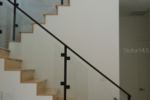 Casa en venta en Tampa, Florida, 4 dormitorios, 366.22 m2 № 1518759 - foto 16