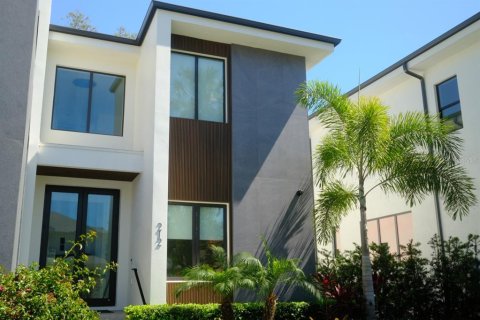Casa en venta en Tampa, Florida, 4 dormitorios, 366.22 m2 № 1518759 - foto 3