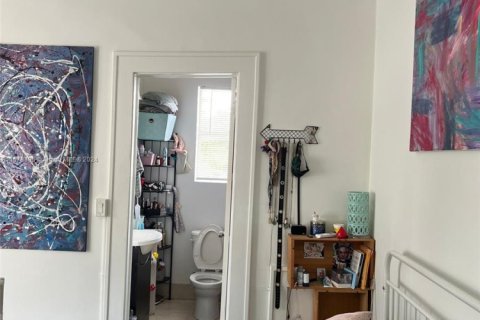 Studio à Condo à Miami Beach, Floride  № 2021549