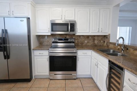 Copropriété à louer à Miami, Floride: 3 chambres, 104.05 m2 № 2046055 - photo 5