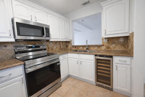 Copropriété à louer à Miami, Floride: 3 chambres, 104.05 m2 № 2046055 - photo 12