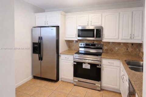 Copropriété à louer à Miami, Floride: 3 chambres, 104.05 m2 № 2046055 - photo 4