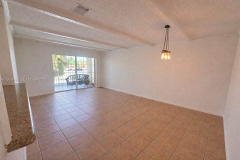Copropriété à louer à Miami, Floride: 3 chambres, 104.05 m2 № 2046055 - photo 14