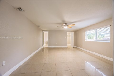 Casa en venta en Miramar, Florida, 4 dormitorios, 181.16 m2 № 1846106 - foto 10